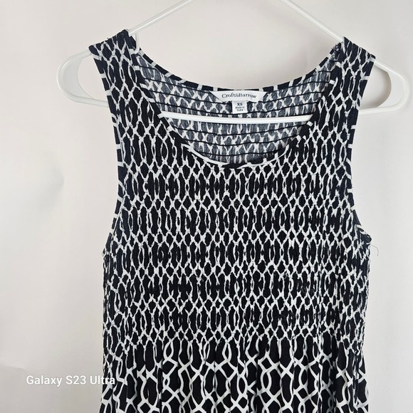 Croft and Barrow, szXS, black and white graphic design, fit and flare dress - Picture 4 of 8